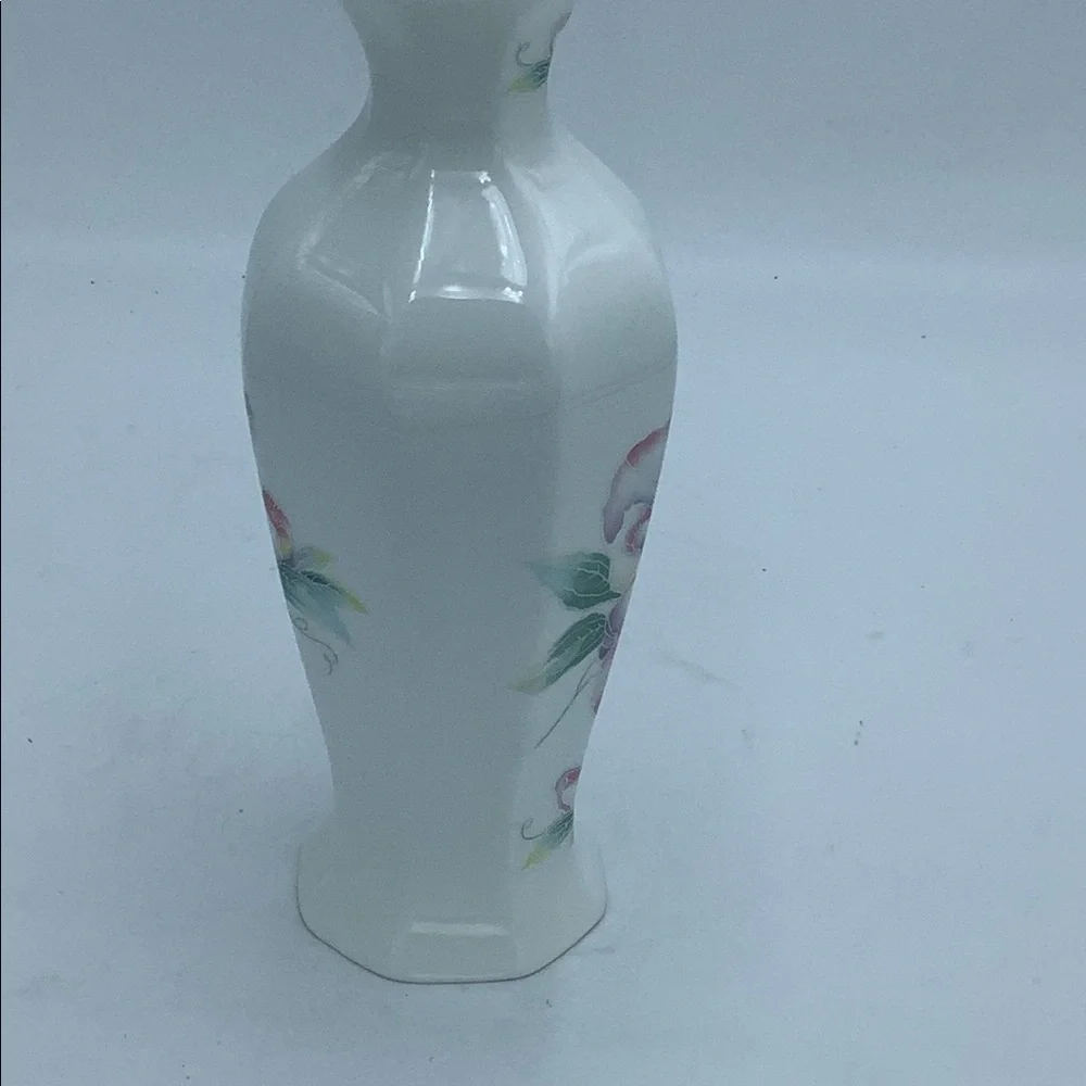 Aynsley English Bone China Little Sweetheart Vase